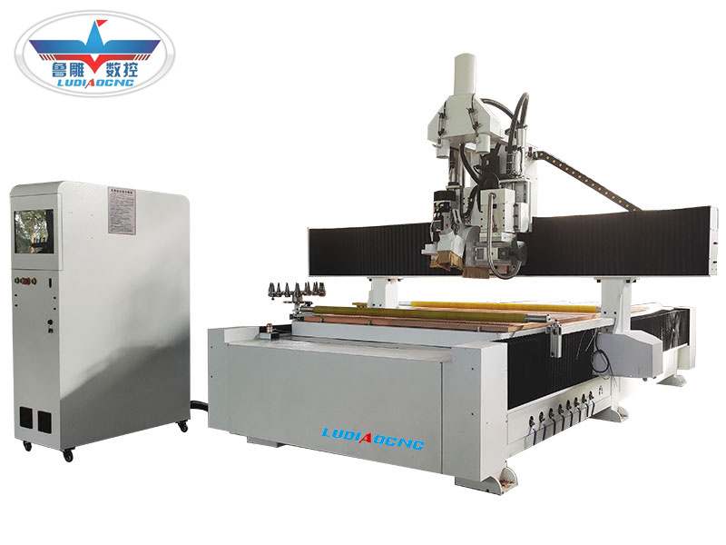 LD2025/2040圓盤換刀加工中心+數控旋轉鋸開料機 LD2025/2040圓盤換刀加工中心+數控旋轉鋸開料機